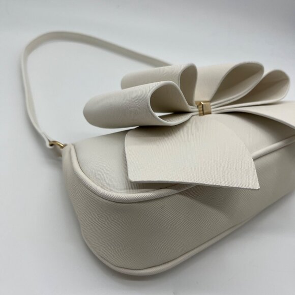 Like Dreams Off-White Bow Baguette Shoulder Bag - Picture 9 of 12